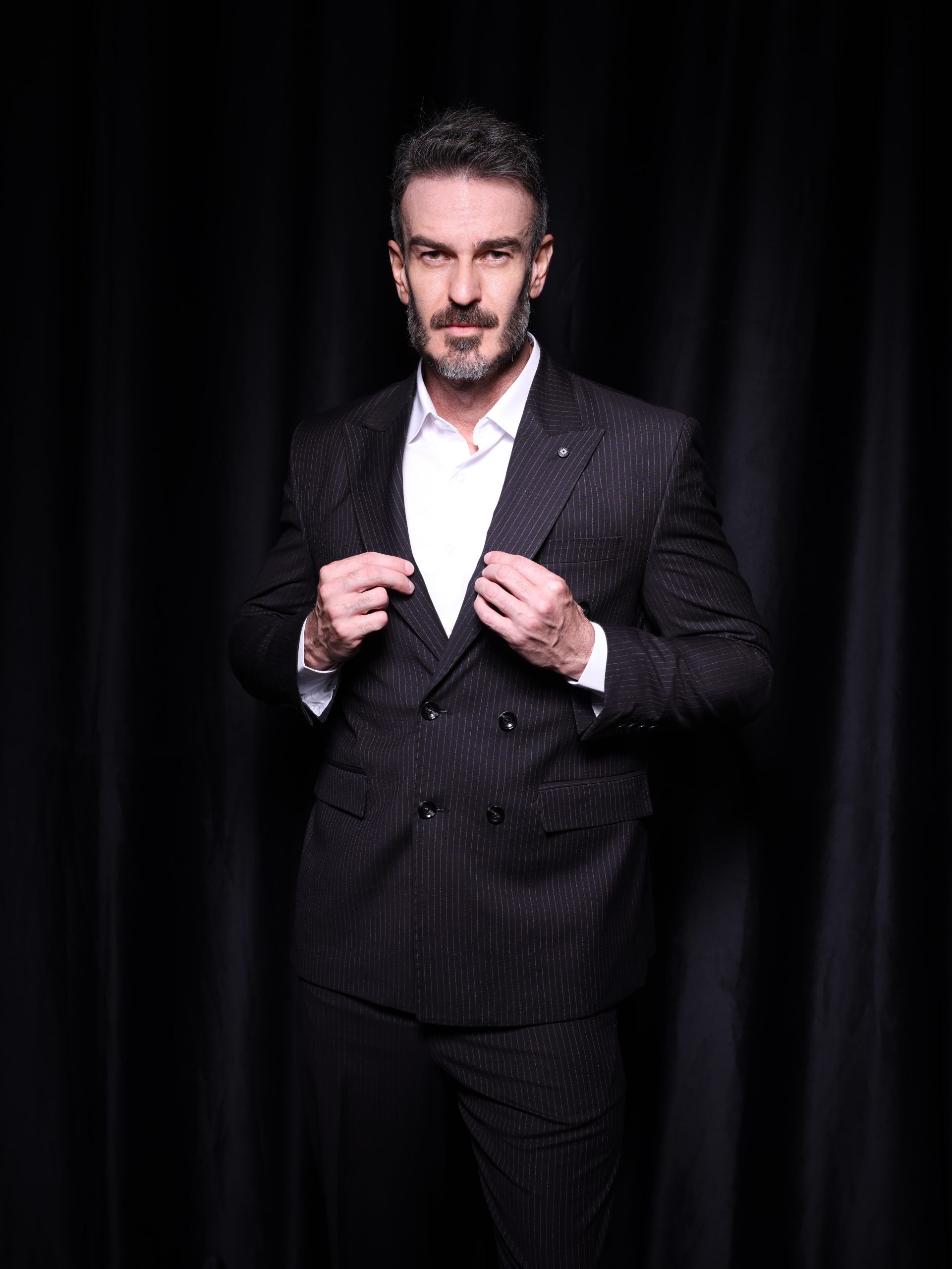 Black pinstriped double-breasted suit - Image 15