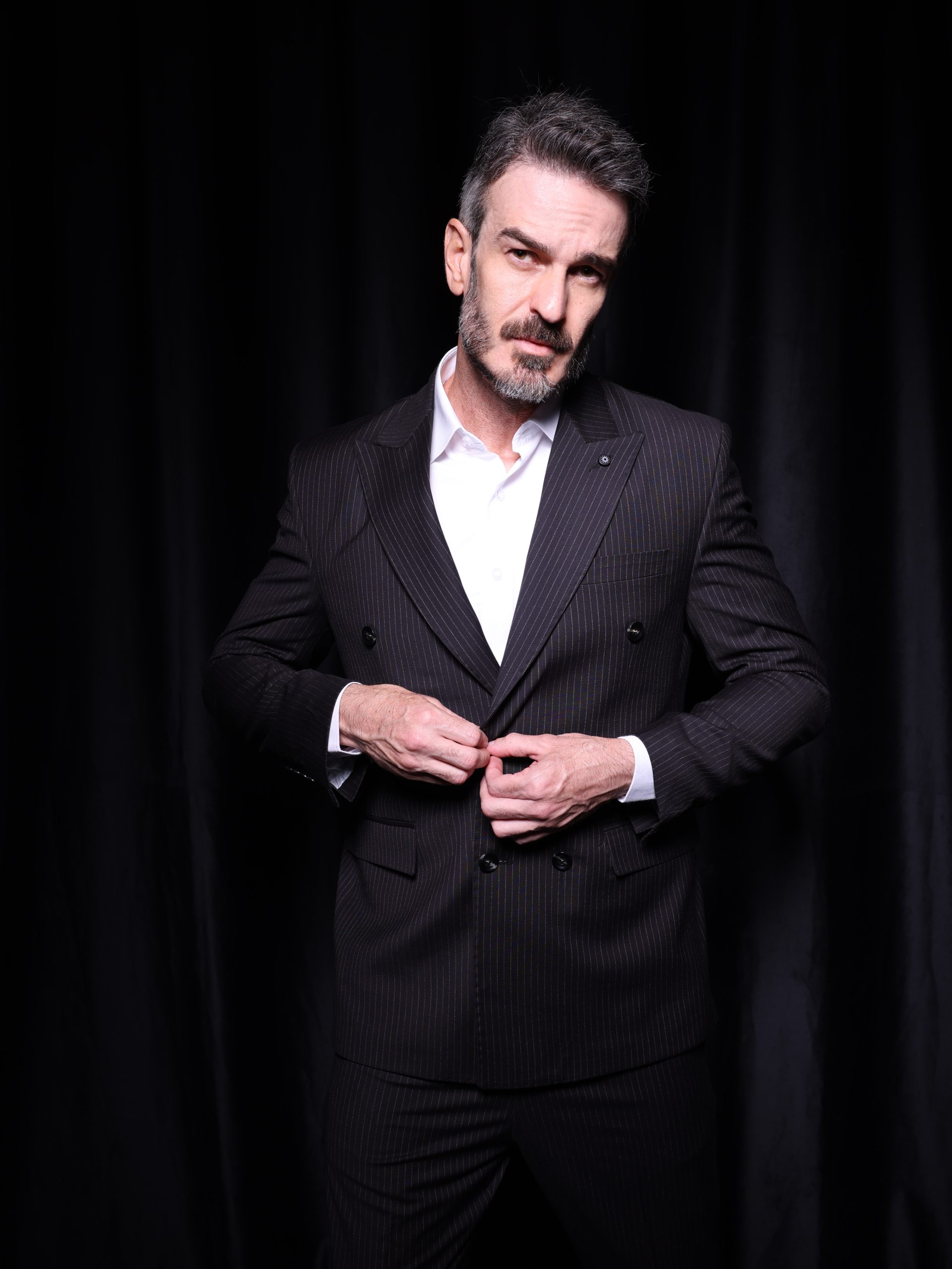Black pinstriped double-breasted suit - Image 16