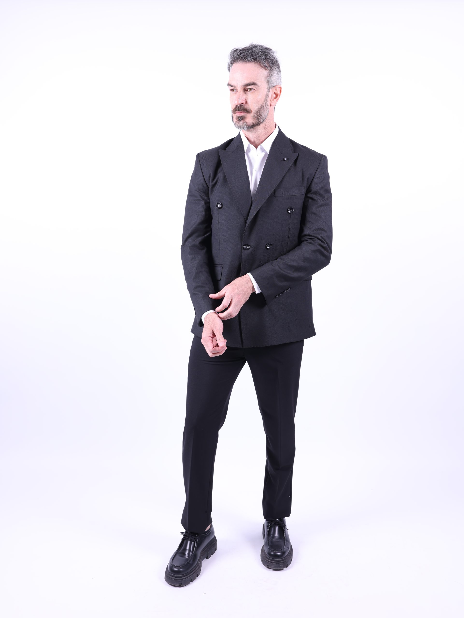 Black double-breasted peak lapel suit - Image 3